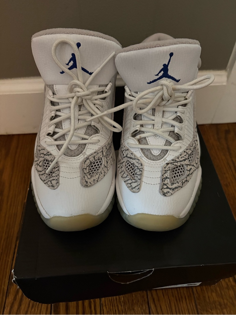 Air Jordan 11 Retro IE 2015 Low Cobalt.size 3.5 Y EUC